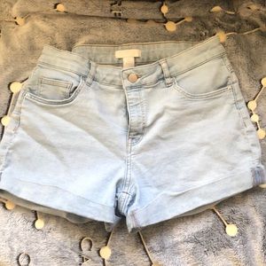 High wasted light wash demin jeans